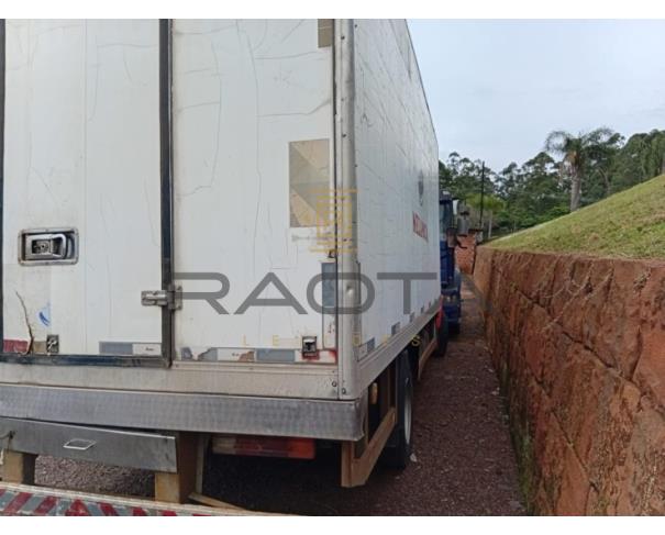 Foto de Mercedes Bnes 710  2011