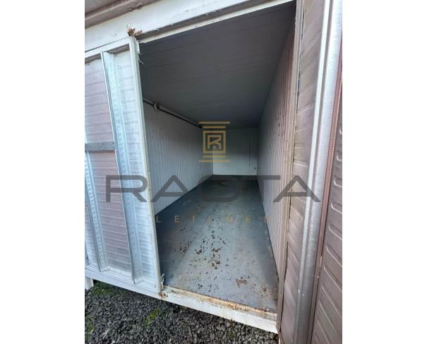 Foto de Dois containers usados medindo 6mx 3m aço zincado