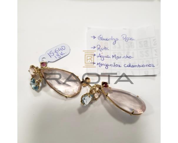 Foto de tres aneis um par brincos um colar  ouro 18k