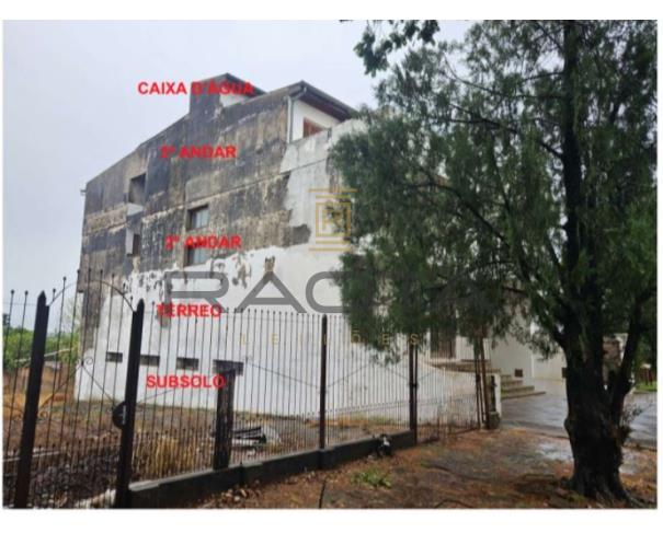 Foto de Sala comercial e dois apartamentos