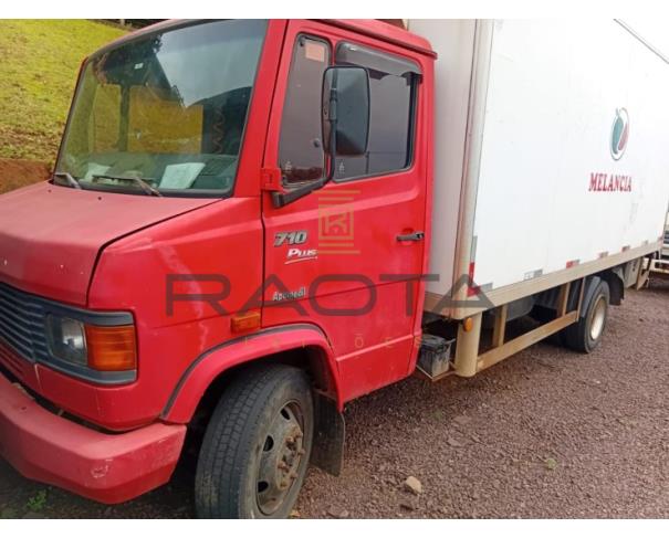 Foto de Mercedes Bnes 710  2011